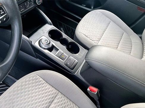 Used 2021 Ford Escape SE image 17