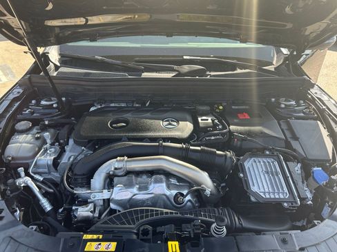 Used 2024 Mercedes-Benz GLB 250 image 32