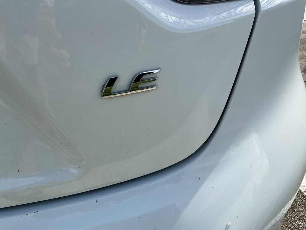 Used 2025 Toyota Corolla LE FWD image 17