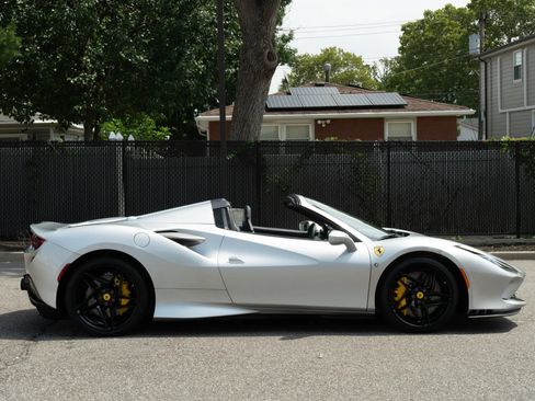 Used 2022 Ferrari F8 Tributo RWD image 10