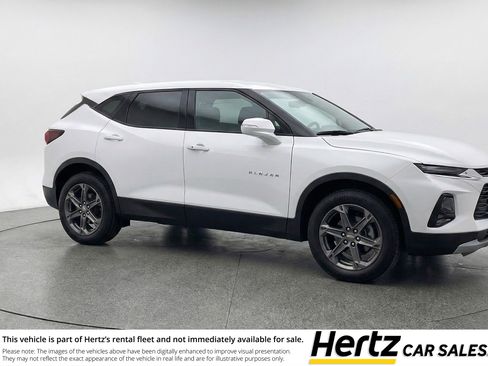 Used 2025 Chevrolet Blazer LT FWD image 1