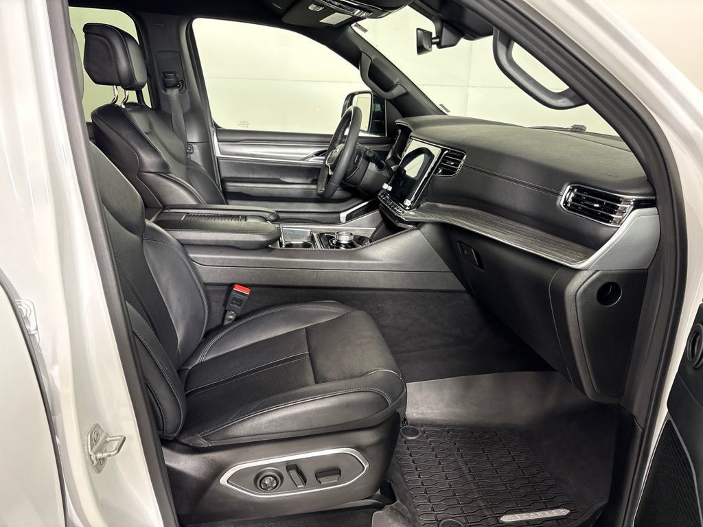 Used 2024 Jeep Wagoneer Series II w/ Flexible Seating Group RWD image 22