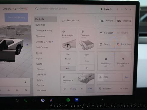Used 2024 Tesla Cybertruck AWD Crew Cab image 29