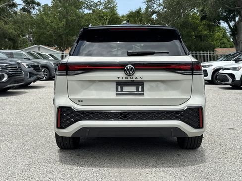 New 2026 Volkswagen Tiguan SE R-Line FWD image 5