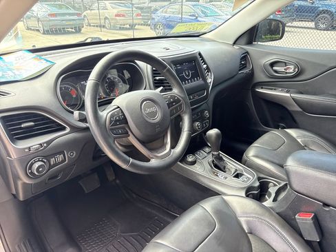 Used 2019 Jeep Cherokee Latitude Plus w/ Comfort/Convenience Group AWD/4WD image 6