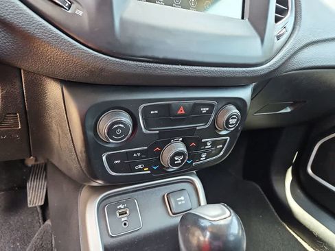 Used 2020 Jeep Compass Latitude w/ Popular Equipment Group FWD image 25