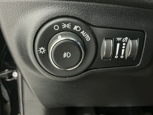 Used 2019 Jeep Compass Latitude w/ Cold Weather Group AWD/4WD image 35