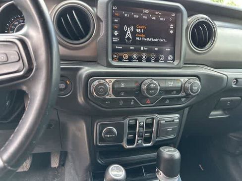 Used 2022 Jeep Wrangler Unlimited Sport AWD/4WD image 9