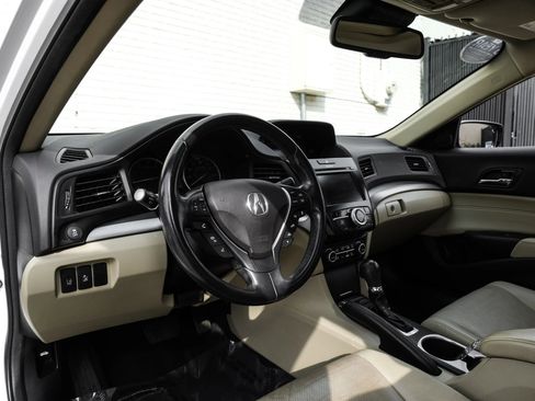 Used 2017 Acura ILX image 2