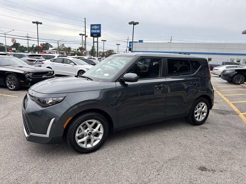 Used 2025 Kia Soul LX w/ LX Technology Package FWD image 4