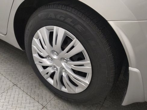 Used 2020 Nissan Versa S FWD image 31