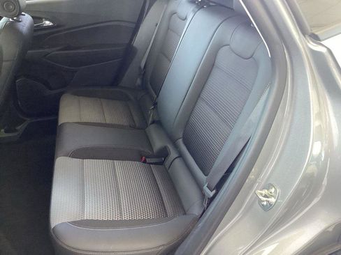 Used 2025 Chevrolet Trax LT FWD image 13