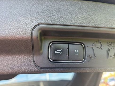 Used 2020 Ford Explorer XLT w/ Equipment Group 202A image 39