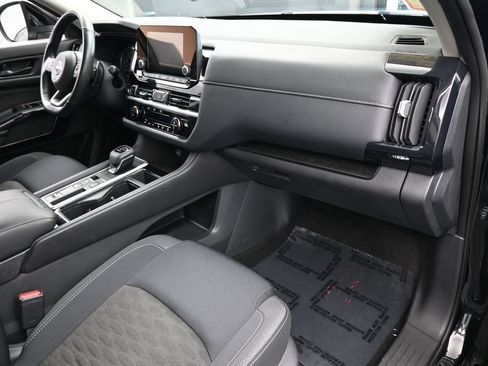 Used 2024 Nissan Pathfinder SV FWD image 48