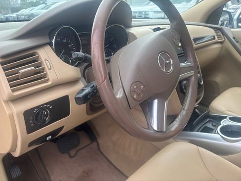 Used 2010 Mercedes-Benz R 350 4MATIC image 14