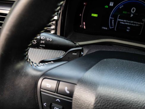 Used 2025 Toyota Camry SE image 39