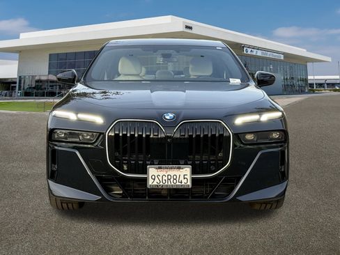 Used 2025 BMW 760i xDrive image 3