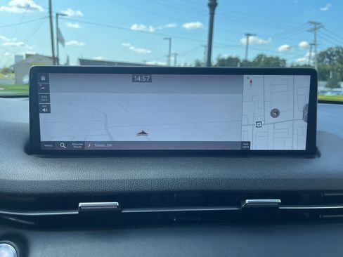 Used 2025 Genesis GV70 2.5T image 25