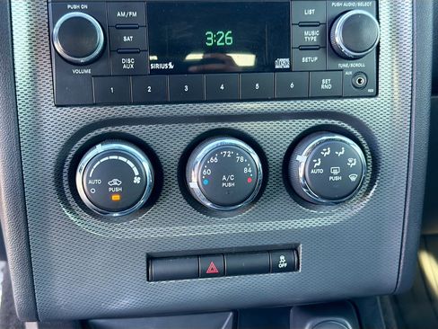 Used 2012 Dodge Challenger R/T image 29