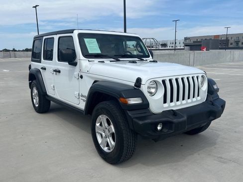 Used 2018 Jeep Wrangler Unlimited Sport S AWD/4WD image 4