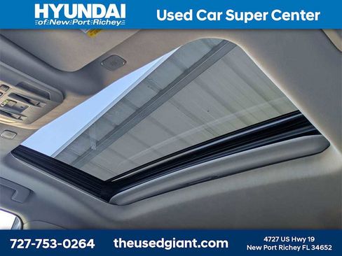 Used 2024 Toyota Highlander LE image 27