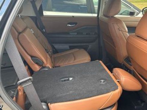 Certified 2025 Nissan Pathfinder Platinum w/ Cargo Package FWD image 4