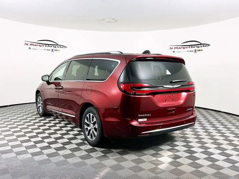 Used 2023 Chrysler Pacifica Pinnacle image 6