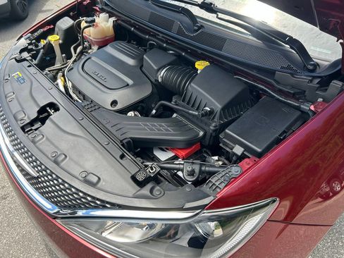 Used 2020 Chrysler Pacifica Touring FWD image 17
