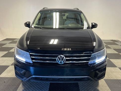 Used 2021 Volkswagen Tiguan SE w/ Panoramic Sunroof Package image 2