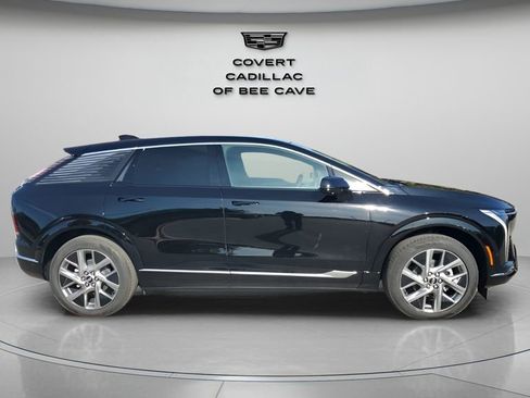 New 2026 Cadillac Optiq Luxury 1 image 11