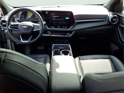 Used 2025 Chevrolet Equinox LT w/ Convenience Package II AWD/4WD image 12