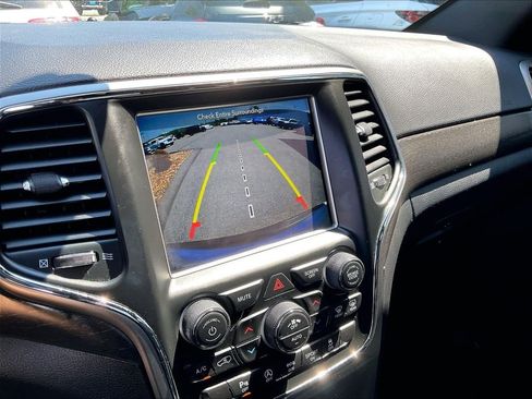 Used 2018 Jeep Grand Cherokee Altitude AWD/4WD image 19