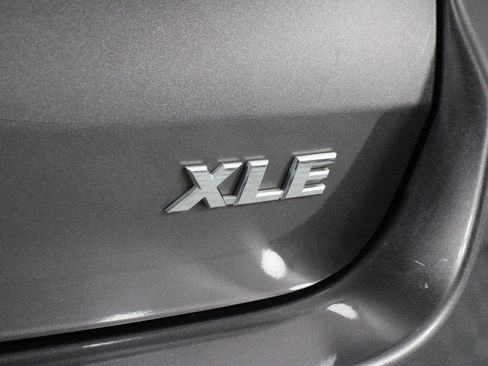 Used 2019 Toyota Highlander XLE AWD/4WD image 20