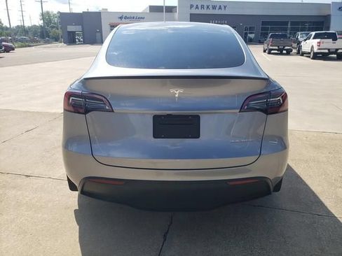 Used 2024 Tesla Model Y Performance AWD/4WD image 5