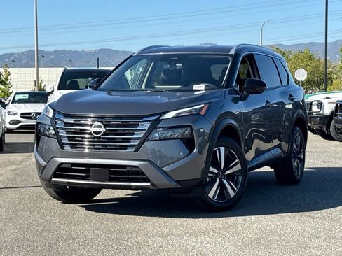 Used 2026 Nissan Rogue SL FWD image 2
