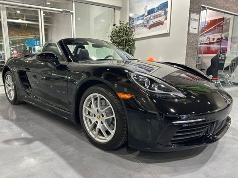 Used 2018 Porsche 718 Boxster RWD image 19