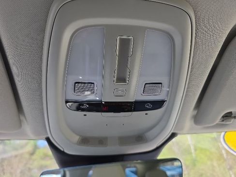 Certified 2024 Volvo XC60 B5 Ultimate AWD/4WD image 38