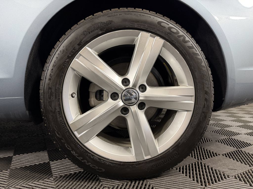 Used 2012 Volkswagen Eos Lux FWD image 51