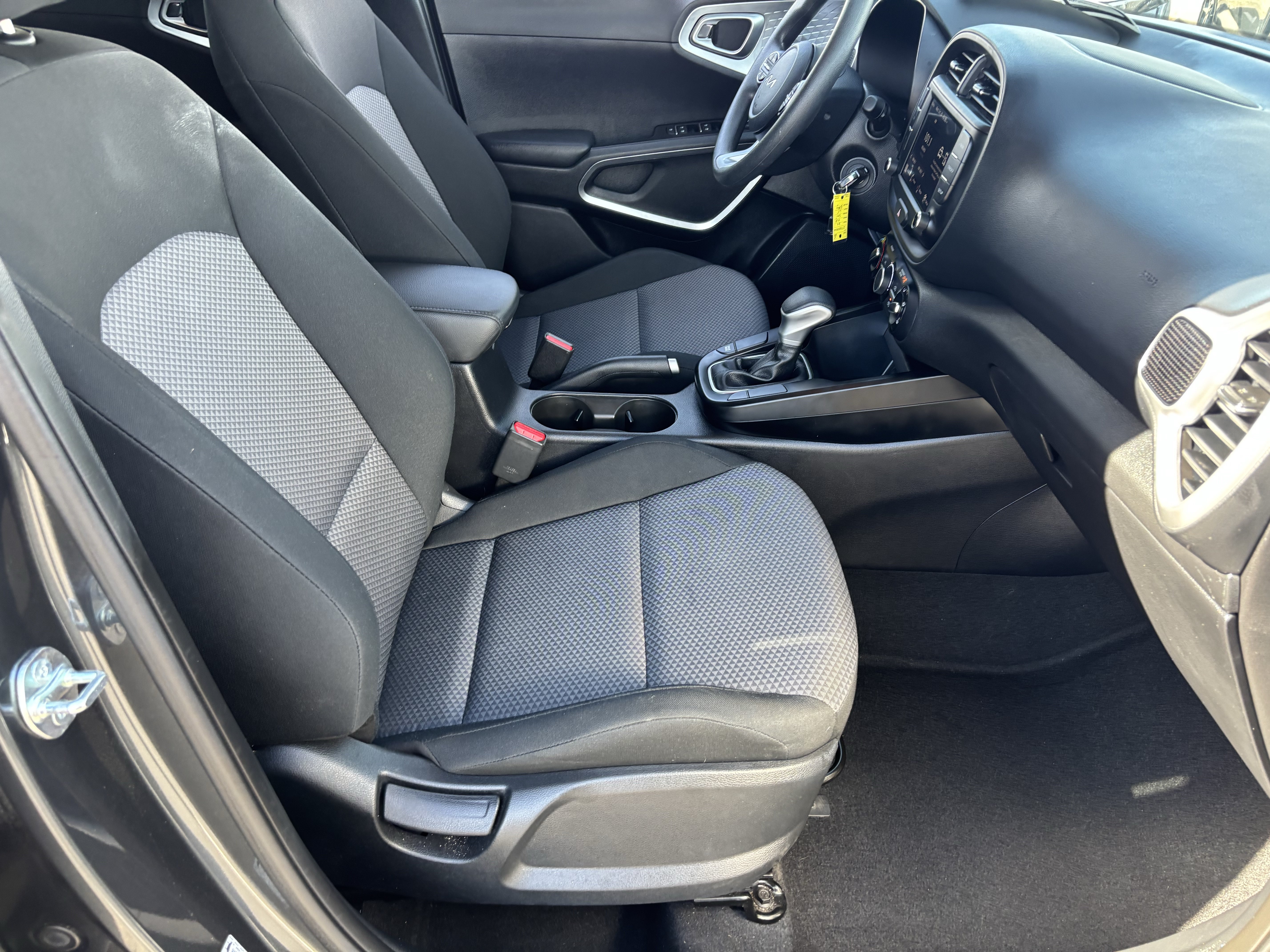 Certified 2025 Kia Soul LX w/ LX Technology Package FWD image 9
