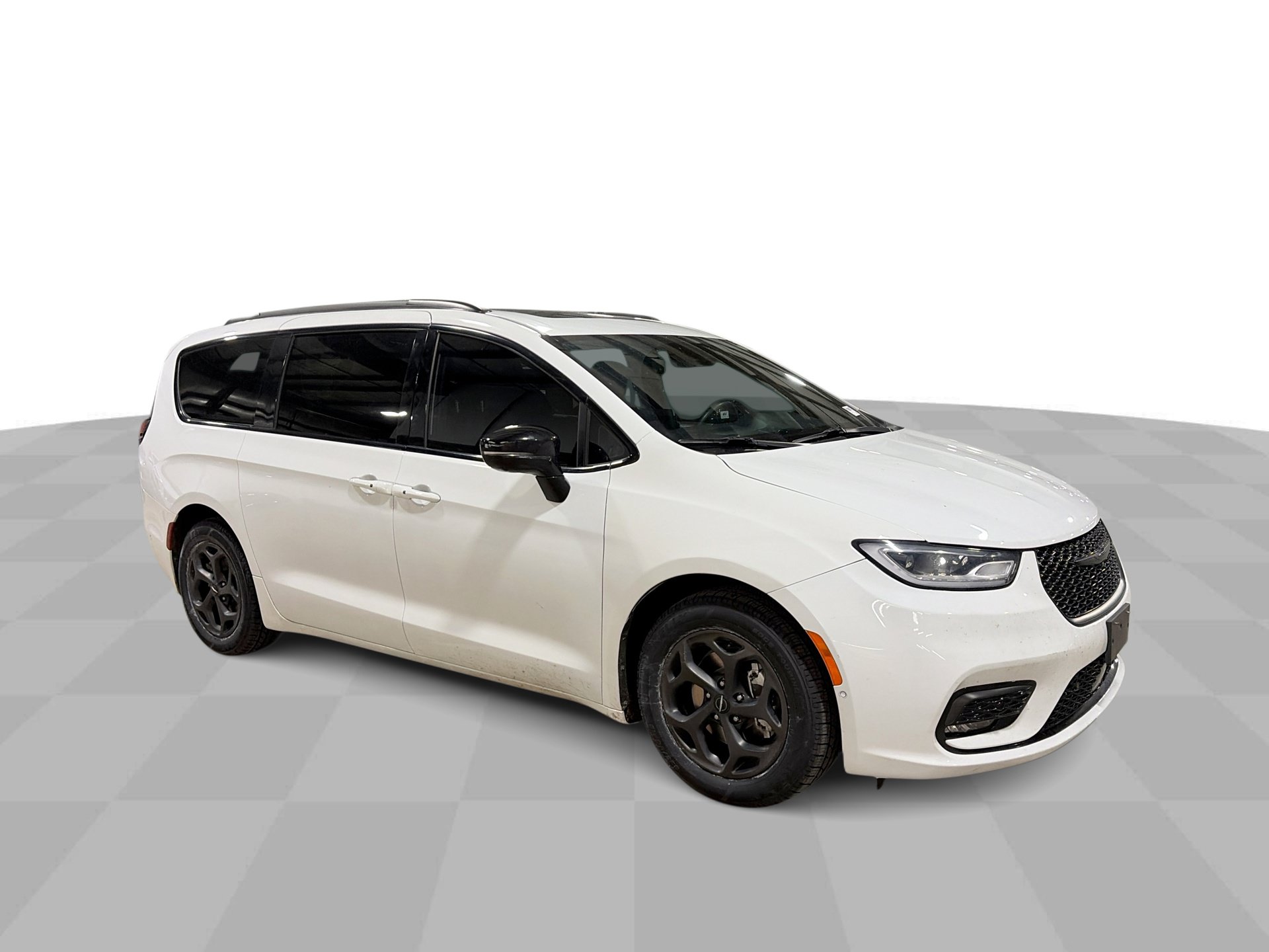 Used 2024 Chrysler Pacifica Premium FWD image 2