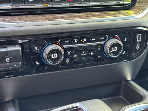 Used 2025 Chevrolet Silverado 1500 LT AWD/4WD image 19