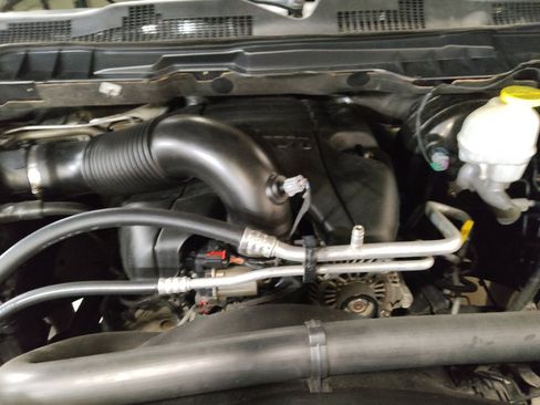 Used 2018 RAM 1500 Laramie RWD image 30