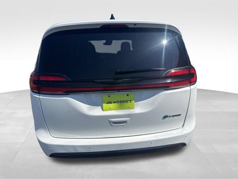 Used 2024 Chrysler Pacifica Limited FWD image 11