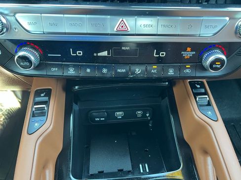 Used 2023 Kia Telluride AWD image 42