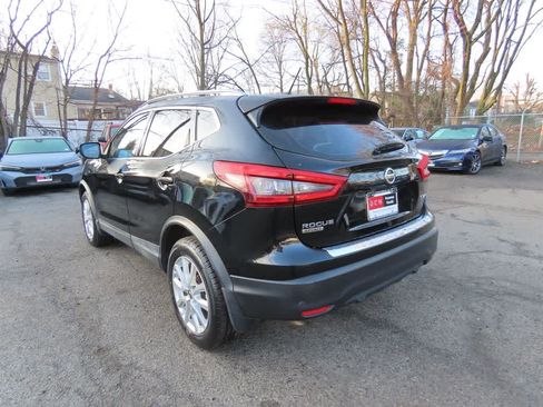 Used 2020 Nissan Rogue Sport SV image 4