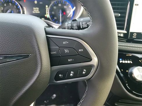 New 2026 Chrysler Pacifica Select image 27