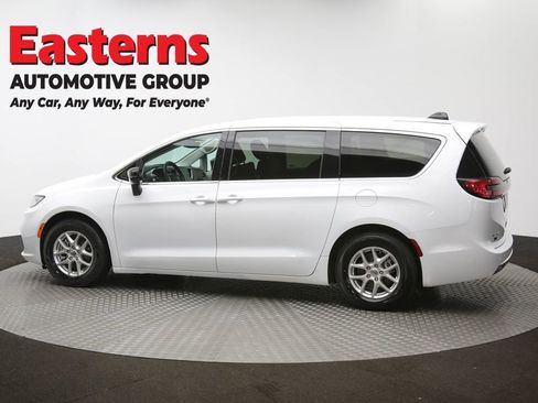 Used 2024 Chrysler Pacifica Touring-L image 60