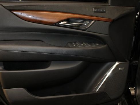 Used 2019 Cadillac Escalade ESV Premium Luxury image 24