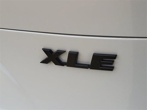 Used 2024 Toyota Venza Nightshade image 5