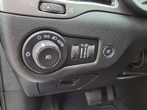 Used 2020 Jeep Cherokee Limited image 17